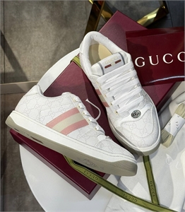 {{productViewItem.photos[photoViewList.activeNavIndex].Alt || productViewItem.photos[photoViewList.activeNavIndex].Description || 'Кеды GUCCI'}}