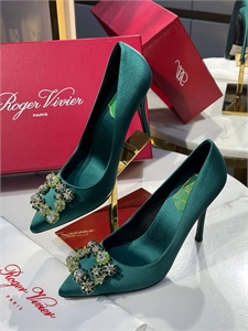 {{productViewItem.photos[photoViewList.activeNavIndex].Alt || productViewItem.photos[photoViewList.activeNavIndex].Description || 'Туфли Roger Vivier'}}
