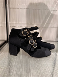 {{productViewItem.photos[photoViewList.activeNavIndex].Alt || productViewItem.photos[photoViewList.activeNavIndex].Description || 'Туфли CHANEL'}}