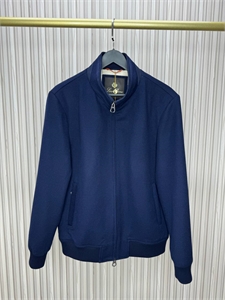 {{productViewItem.photos[photoViewList.activeNavIndex].Alt || productViewItem.photos[photoViewList.activeNavIndex].Description || 'Кашемировая куртка LORO PIANA'}}