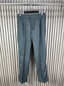 {{productViewItem.photos[photoViewList.activeNavIndex].Alt || productViewItem.photos[photoViewList.activeNavIndex].Description || 'Брюки DG'}}