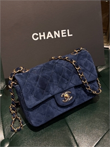 {{productViewItem.photos[photoViewList.activeNavIndex].Alt || productViewItem.photos[photoViewList.activeNavIndex].Description || 'Сумка CHANEL'}}