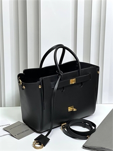 {{productViewItem.photos[photoViewList.activeNavIndex].Alt || productViewItem.photos[photoViewList.activeNavIndex].Description || 'Сумка BALENCIAGA'}}