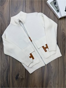 {{productViewItem.photos[photoViewList.activeNavIndex].Alt || productViewItem.photos[photoViewList.activeNavIndex].Description || 'Кардиган HERMES'}}