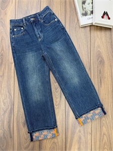 {{productViewItem.photos[photoViewList.activeNavIndex].Alt || productViewItem.photos[photoViewList.activeNavIndex].Description || 'Джинсы HERMES'}}