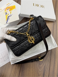 {{productViewItem.photos[photoViewList.activeNavIndex].Alt || productViewItem.photos[photoViewList.activeNavIndex].Description || 'Сумка DIOR'}}