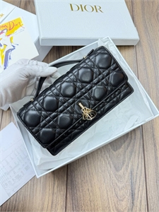 {{productViewItem.photos[photoViewList.activeNavIndex].Alt || productViewItem.photos[photoViewList.activeNavIndex].Description || 'Сумка DIOR'}}