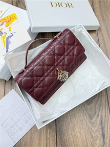 {{productViewItem.photos[photoViewList.activeNavIndex].Alt || productViewItem.photos[photoViewList.activeNavIndex].Description || 'Сумка DIOR'}}