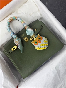 {{productViewItem.photos[photoViewList.activeNavIndex].Alt || productViewItem.photos[photoViewList.activeNavIndex].Description || 'Брелок HERMES'}}