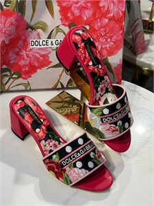 {{productViewItem.photos[photoViewList.activeNavIndex].Alt || productViewItem.photos[photoViewList.activeNavIndex].Description || 'Босоножки DG'}}