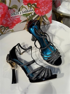 {{productViewItem.photos[photoViewList.activeNavIndex].Alt || productViewItem.photos[photoViewList.activeNavIndex].Description || 'Босоножки DG'}}