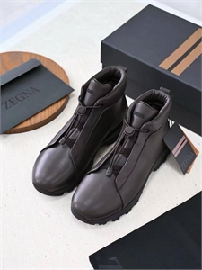 {{productViewItem.photos[photoViewList.activeNavIndex].Alt || productViewItem.photos[photoViewList.activeNavIndex].Description || 'Кроссовки ZEGNA'}}