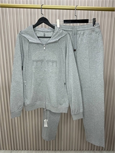 {{productViewItem.photos[photoViewList.activeNavIndex].Alt || productViewItem.photos[photoViewList.activeNavIndex].Description || 'Костюм BC'}}