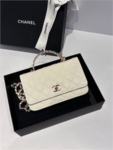 {{productViewItem.photos[photoViewList.activeNavIndex].Alt || productViewItem.photos[photoViewList.activeNavIndex].Description || 'Сумка CHANEL'}}
