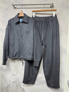 {{productViewItem.photos[photoViewList.activeNavIndex].Alt || productViewItem.photos[photoViewList.activeNavIndex].Description || 'Костюм PRADA'}}