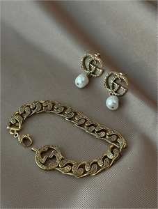 {{productViewItem.photos[photoViewList.activeNavIndex].Alt || productViewItem.photos[photoViewList.activeNavIndex].Description || 'Браслет GUCCI'}}