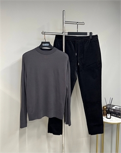 {{productViewItem.photos[photoViewList.activeNavIndex].Alt || productViewItem.photos[photoViewList.activeNavIndex].Description || 'Джемпер LP'}}