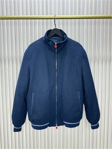 {{productViewItem.photos[photoViewList.activeNavIndex].Alt || productViewItem.photos[photoViewList.activeNavIndex].Description || 'Бомбер KITON из натурального кашемира'}}