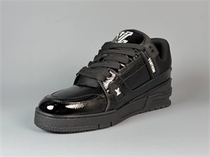 {{productViewItem.photos[photoViewList.activeNavIndex].Alt || productViewItem.photos[photoViewList.activeNavIndex].Description || 'Кеды LV'}}