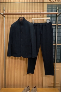 {{productViewItem.photos[photoViewList.activeNavIndex].Alt || productViewItem.photos[photoViewList.activeNavIndex].Description || 'Прогулочный костюм LP'}}