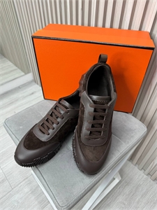 {{productViewItem.photos[photoViewList.activeNavIndex].Alt || productViewItem.photos[photoViewList.activeNavIndex].Description || 'Кроссовки HERMES'}}