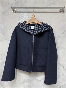 {{productViewItem.photos[photoViewList.activeNavIndex].Alt || productViewItem.photos[photoViewList.activeNavIndex].Description || 'Пальто / Кашемир HERMES'}}