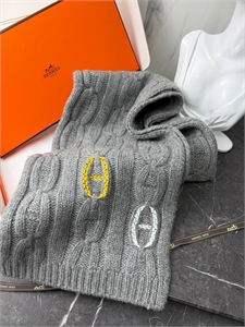 {{productViewItem.photos[photoViewList.activeNavIndex].Alt || productViewItem.photos[photoViewList.activeNavIndex].Description || 'Шарф HERMES'}}