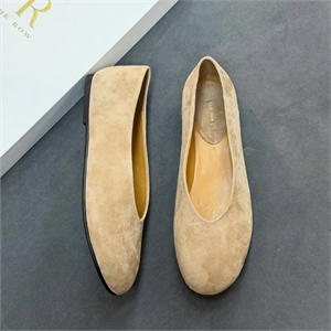 {{productViewItem.photos[photoViewList.activeNavIndex].Alt || productViewItem.photos[photoViewList.activeNavIndex].Description || 'Балетки THE ROW'}}