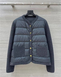 {{productViewItem.photos[photoViewList.activeNavIndex].Alt || productViewItem.photos[photoViewList.activeNavIndex].Description || 'Куртка BRUNELLO CUCINELLI'}}