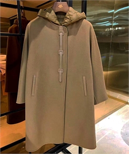 {{productViewItem.photos[photoViewList.activeNavIndex].Alt || productViewItem.photos[photoViewList.activeNavIndex].Description || 'Пальто HERMES'}}