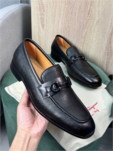 {{productViewItem.photos[photoViewList.activeNavIndex].Alt || productViewItem.photos[photoViewList.activeNavIndex].Description || 'Лоферы SF'}}