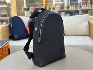 {{productViewItem.photos[photoViewList.activeNavIndex].Alt || productViewItem.photos[photoViewList.activeNavIndex].Description || 'Рюкзак HERMES'}}