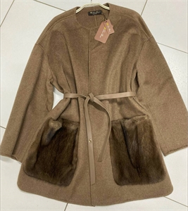 {{productViewItem.photos[photoViewList.activeNavIndex].Alt || productViewItem.photos[photoViewList.activeNavIndex].Description || 'Пальто LORO PIANA'}}