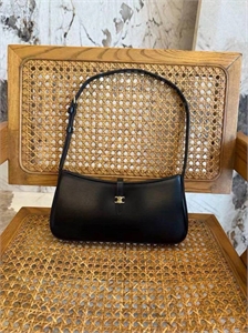 {{productViewItem.photos[photoViewList.activeNavIndex].Alt || productViewItem.photos[photoViewList.activeNavIndex].Description || 'Сумка CELINE'}}