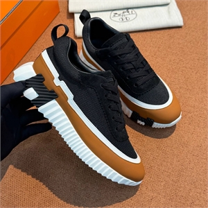 {{productViewItem.photos[photoViewList.activeNavIndex].Alt || productViewItem.photos[photoViewList.activeNavIndex].Description || 'Кроссовки HERMES'}}