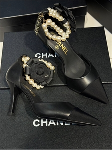 {{productViewItem.photos[photoViewList.activeNavIndex].Alt || productViewItem.photos[photoViewList.activeNavIndex].Description || 'Туфли CHANEL'}}