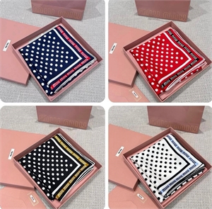 {{productViewItem.photos[photoViewList.activeNavIndex].Alt || productViewItem.photos[photoViewList.activeNavIndex].Description || 'Платок MIU MIU'}}