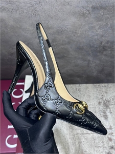 {{productViewItem.photos[photoViewList.activeNavIndex].Alt || productViewItem.photos[photoViewList.activeNavIndex].Description || 'Туфли GUCCI'}}