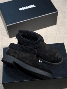 {{productViewItem.photos[photoViewList.activeNavIndex].Alt || productViewItem.photos[photoViewList.activeNavIndex].Description || 'Ботинки CHANEL'}}