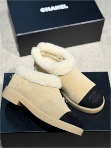 {{productViewItem.photos[photoViewList.activeNavIndex].Alt || productViewItem.photos[photoViewList.activeNavIndex].Description || 'Ботинки CHANEL'}}