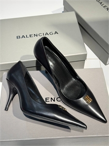 {{productViewItem.photos[photoViewList.activeNavIndex].Alt || productViewItem.photos[photoViewList.activeNavIndex].Description || 'Туфли BALENCIAGA'}}