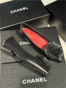 {{productViewItem.photos[photoViewList.activeNavIndex].Alt || productViewItem.photos[photoViewList.activeNavIndex].Description || 'Балетки CHANEL'}}