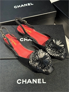{{productViewItem.photos[photoViewList.activeNavIndex].Alt || productViewItem.photos[photoViewList.activeNavIndex].Description || 'Балетки CHANEL'}}