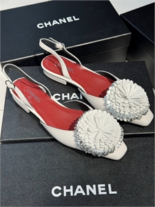 {{productViewItem.photos[photoViewList.activeNavIndex].Alt || productViewItem.photos[photoViewList.activeNavIndex].Description || 'Балетки CHANEL'}}