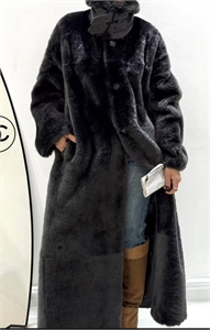 {{productViewItem.photos[photoViewList.activeNavIndex].Alt || productViewItem.photos[photoViewList.activeNavIndex].Description || 'Шуба'}}