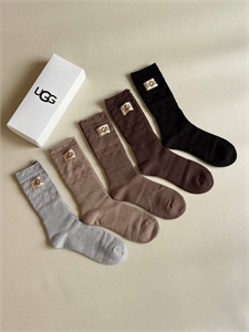 {{productViewItem.photos[photoViewList.activeNavIndex].Alt || productViewItem.photos[photoViewList.activeNavIndex].Description || 'Носки UGG'}}