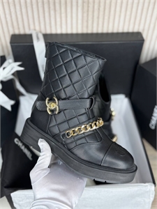 {{productViewItem.photos[photoViewList.activeNavIndex].Alt || productViewItem.photos[photoViewList.activeNavIndex].Description || 'Ботинки CHANEL'}}