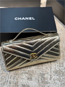 {{productViewItem.photos[photoViewList.activeNavIndex].Alt || productViewItem.photos[photoViewList.activeNavIndex].Description || 'Сумка CHANEL'}}