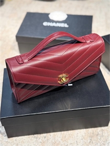 {{productViewItem.photos[photoViewList.activeNavIndex].Alt || productViewItem.photos[photoViewList.activeNavIndex].Description || 'Сумка CHANEL'}}