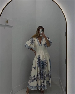 {{productViewItem.photos[photoViewList.activeNavIndex].Alt || productViewItem.photos[photoViewList.activeNavIndex].Description || 'Платье ALEMAIS'}}